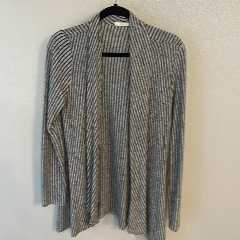 Le lis open front sweater size M